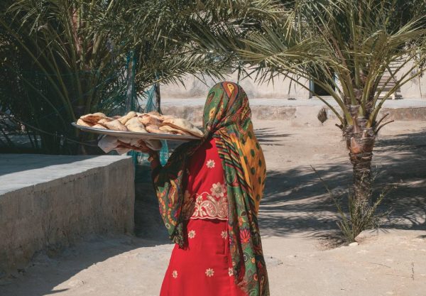 خرید کتاب این سفره سیال است مثل دریا اثر یاسمین احسانی نشر مانوش - تصویر 3