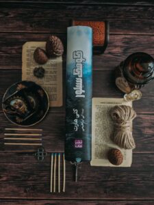 کتاب کوییک سیلور اثر کلی هارت (جلد سخت لبه رنگی) نشر مات - تصویر 7